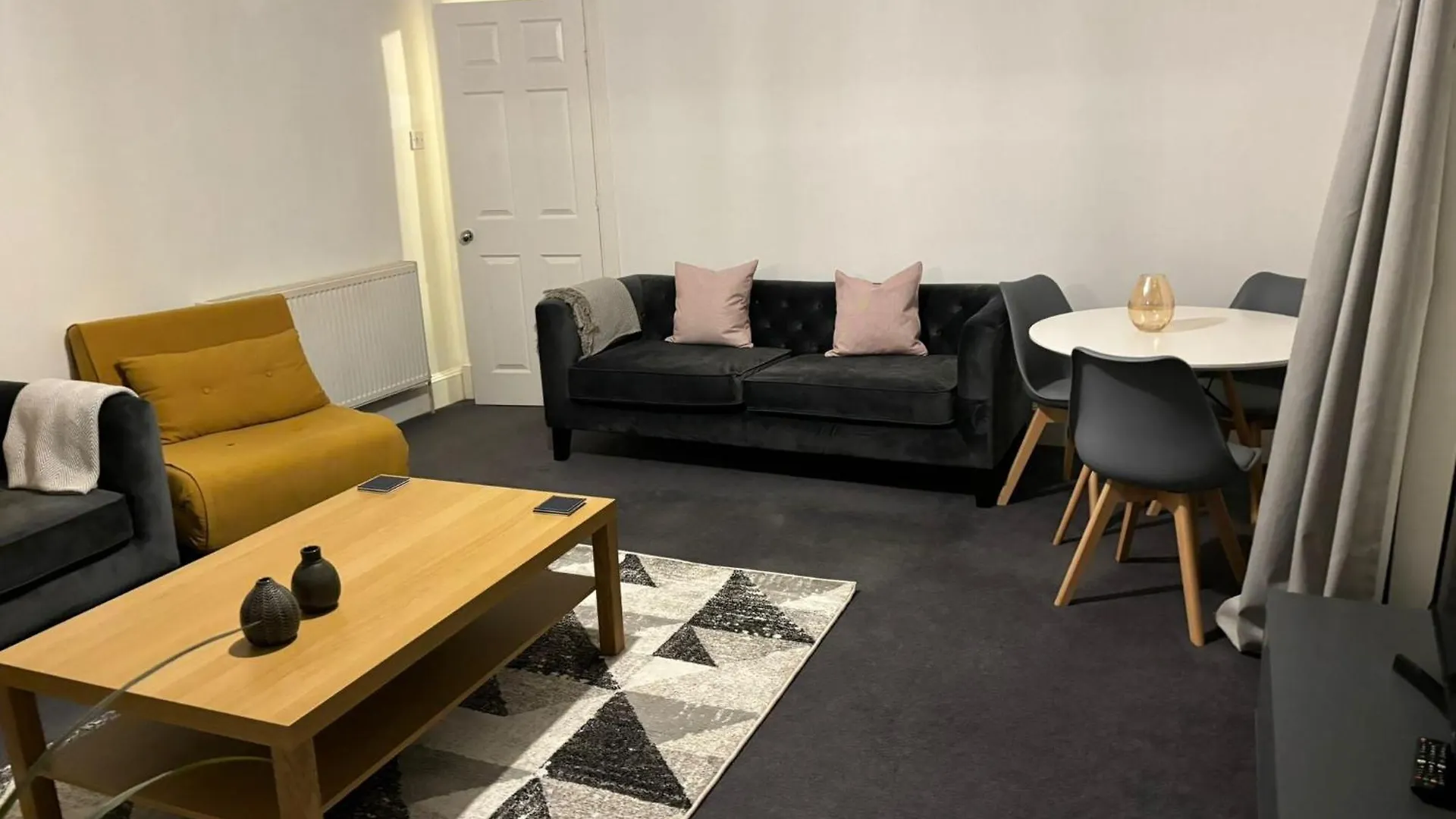 Apartment The Well Court Residence Edinburgh